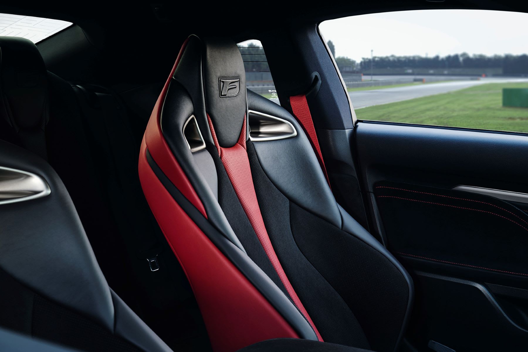 Lexus sends off V8-powered RC F with Final Edition model